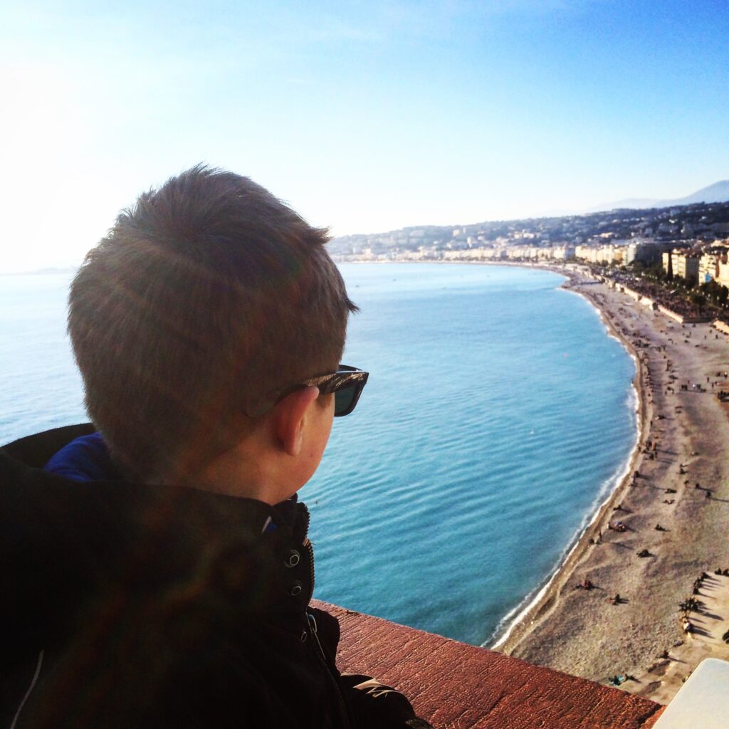 Oui, on tue des enfants un jour de fête